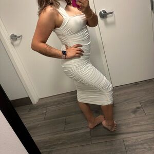 Elegant White Sleeveless Dress